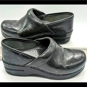 Dansko Professional Black Tooled Leather Clog 906020202 Women's Size 37 US 6.5-7